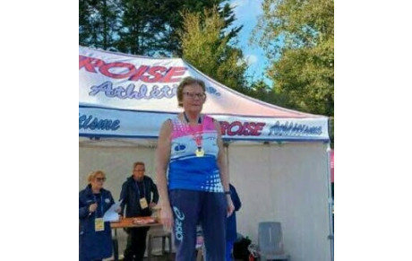 MONIQUE AVRIL, championne de France Master 65 au PENTALANCERS
